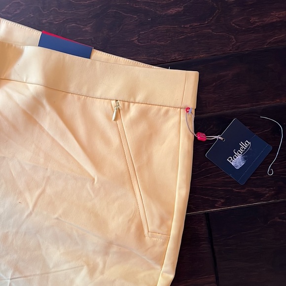 Rafaela curvy women’s capris - Picture 4 of 9